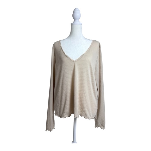torrid Tops - EUC Torrid Pointelle Rib V-Neck Long Sleeve Crop Tee